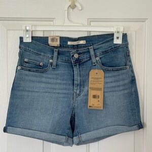 NWT Levi’s mid length shorts, mid rise, sz 28 6